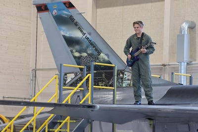 KONGSBERG og Fosen Videregående Skole samarbeider om flyteknisk utdanning