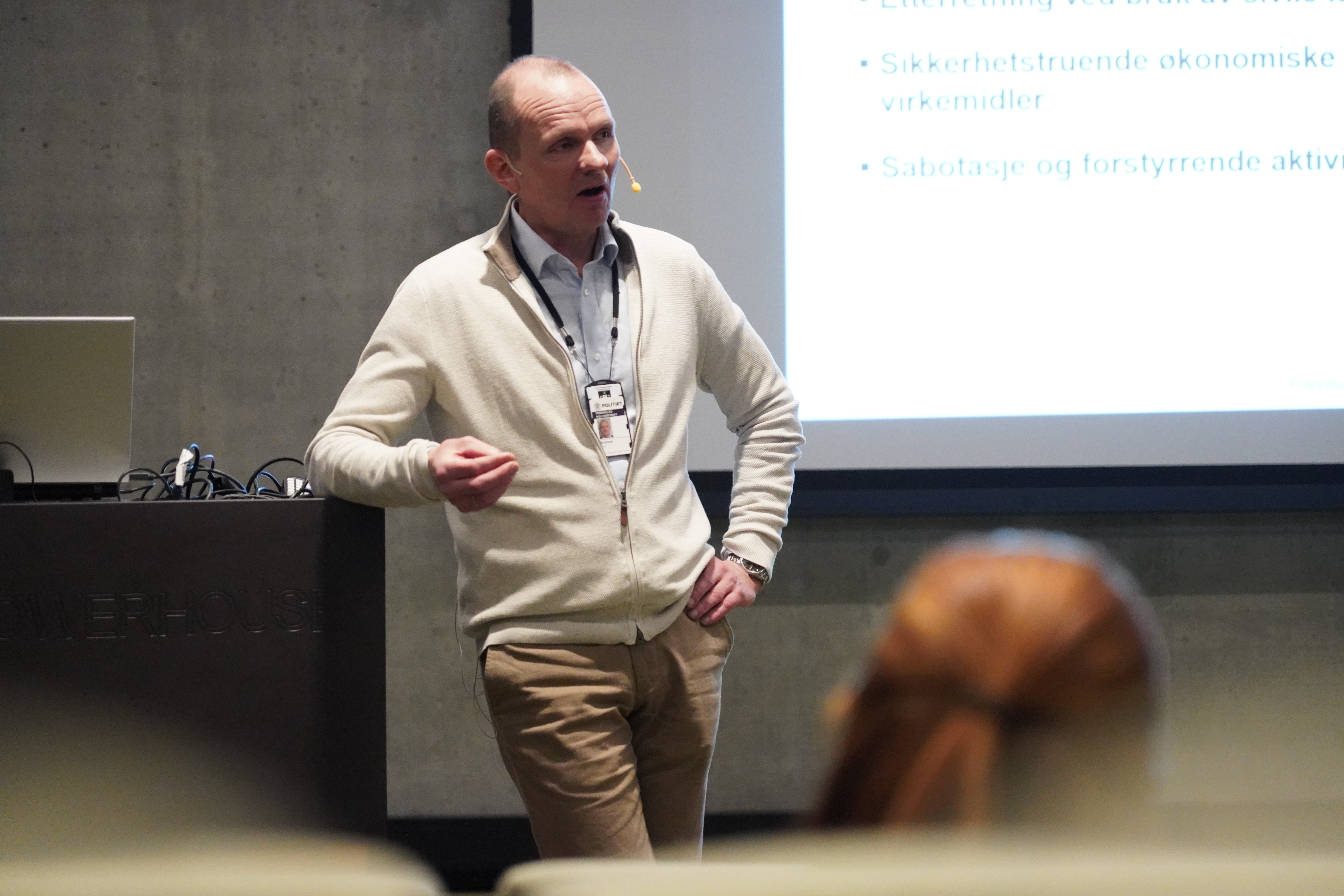  Tore Brenne presenterte PST sin vurdering av trusselbildet. Foto: Lars Bugge Aarset/NORDSEC