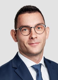 Tomzynski-Jakub_szare-tlo