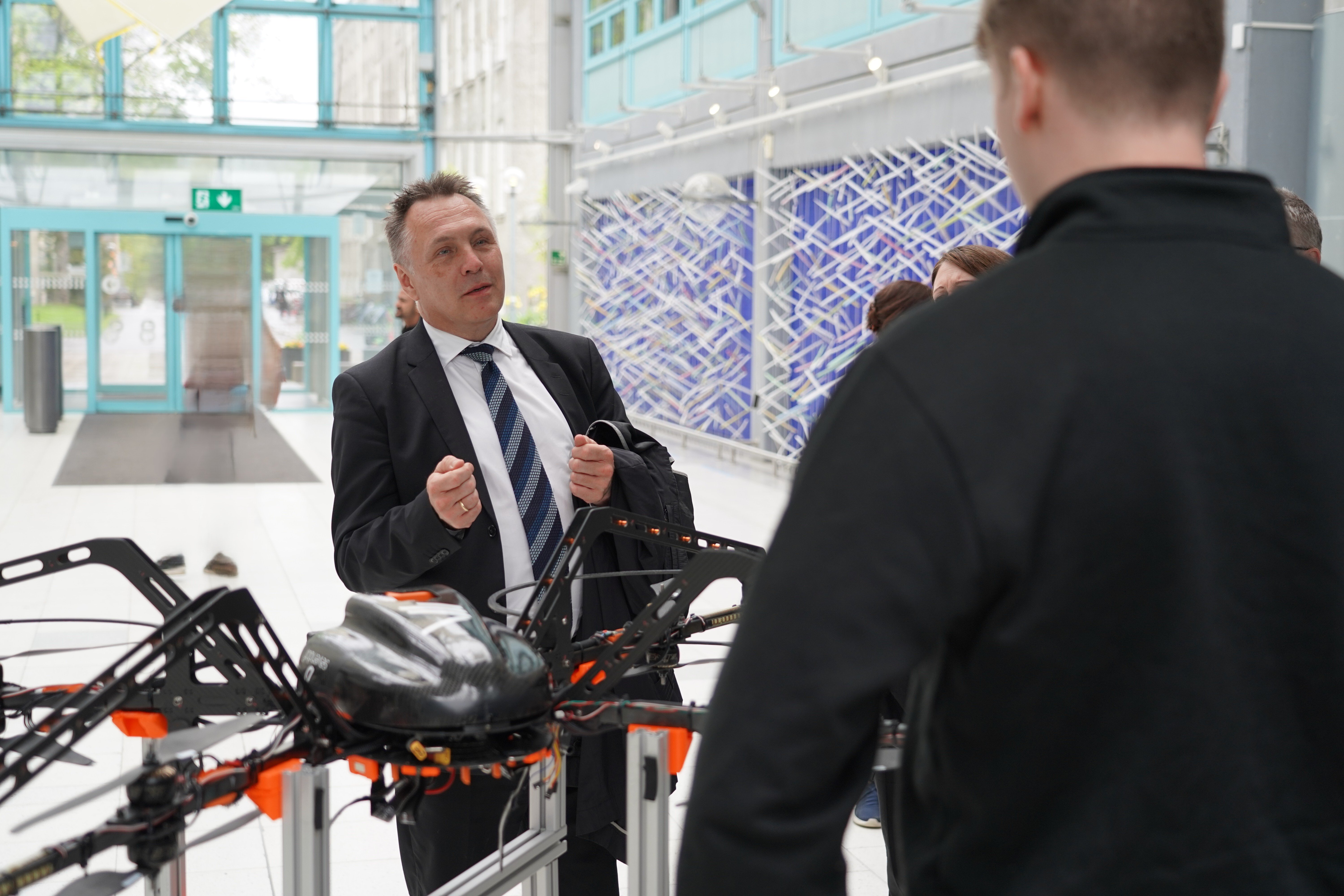 Forsvarsminister Tore O. Sandvik besøker Ascend NTNU - Foto Lars Bugge Aarset/NORDSEC
