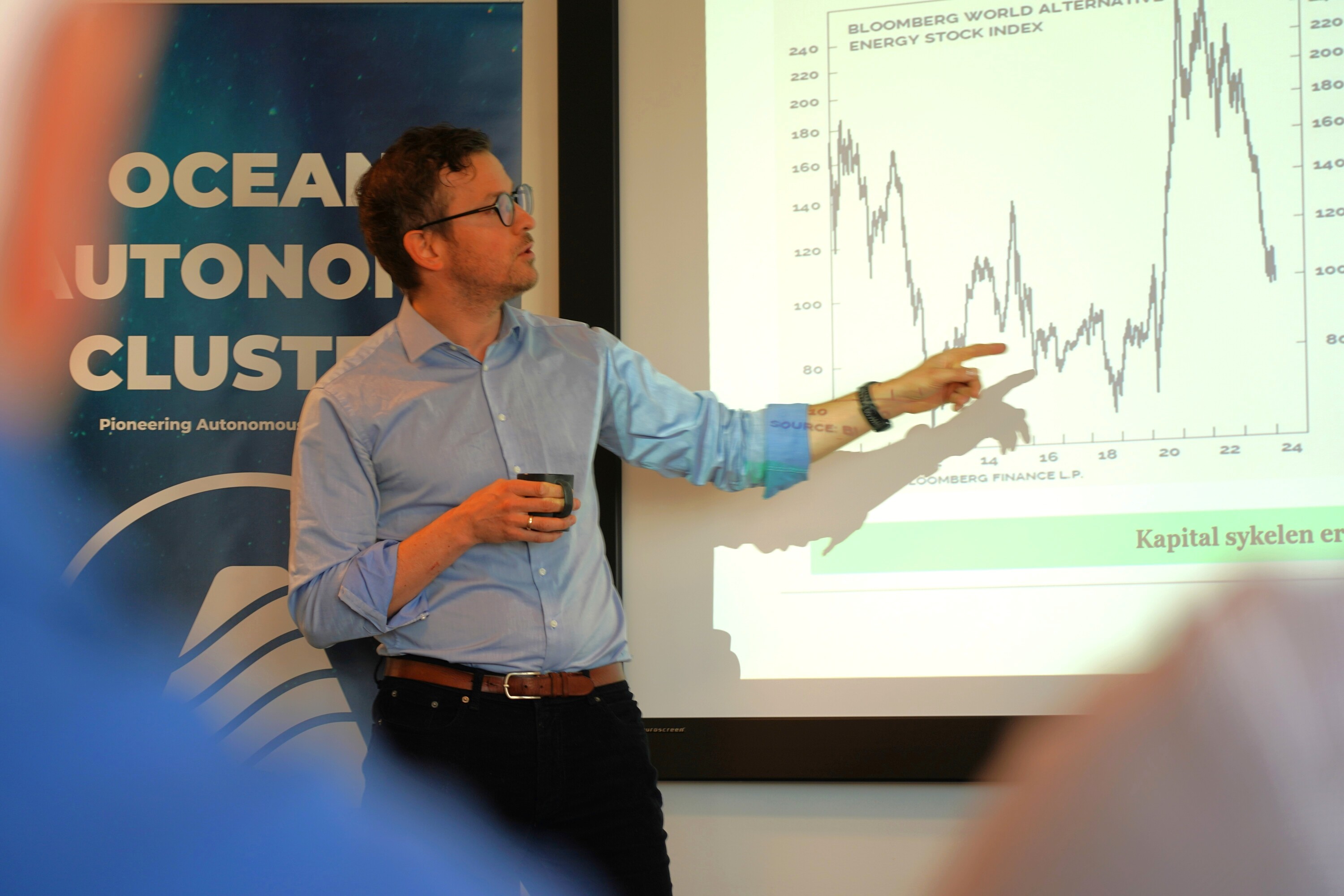 Investorblikk, industrisamarbeid og strategisk posisjonering i ...
