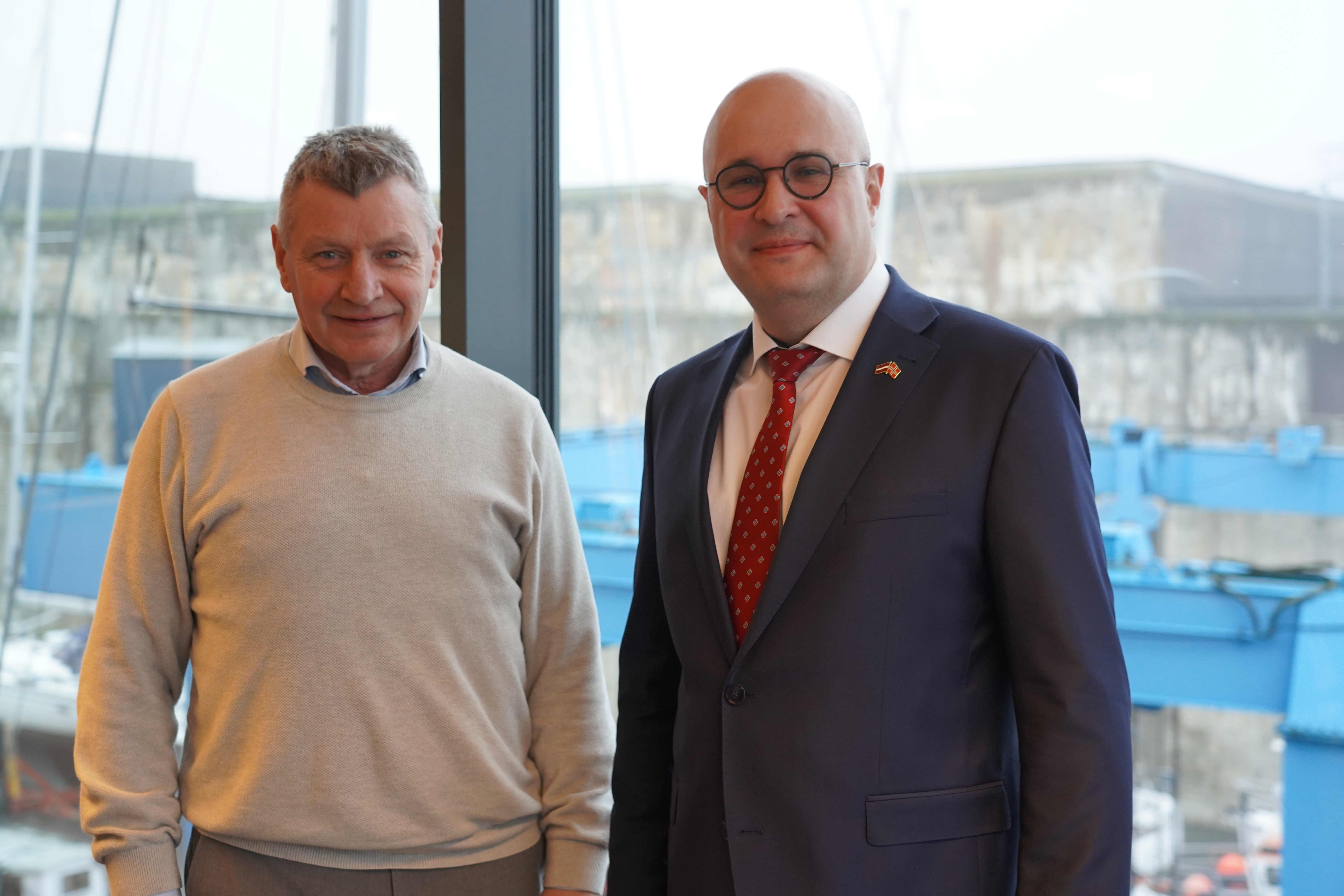 Latvias ambassadør Dāvis Daudzvārdis og klyngeleder i NORDSEC, Ebbe Deraas. Foto: Lars Bugge Aarset/Fremtidens  Industri