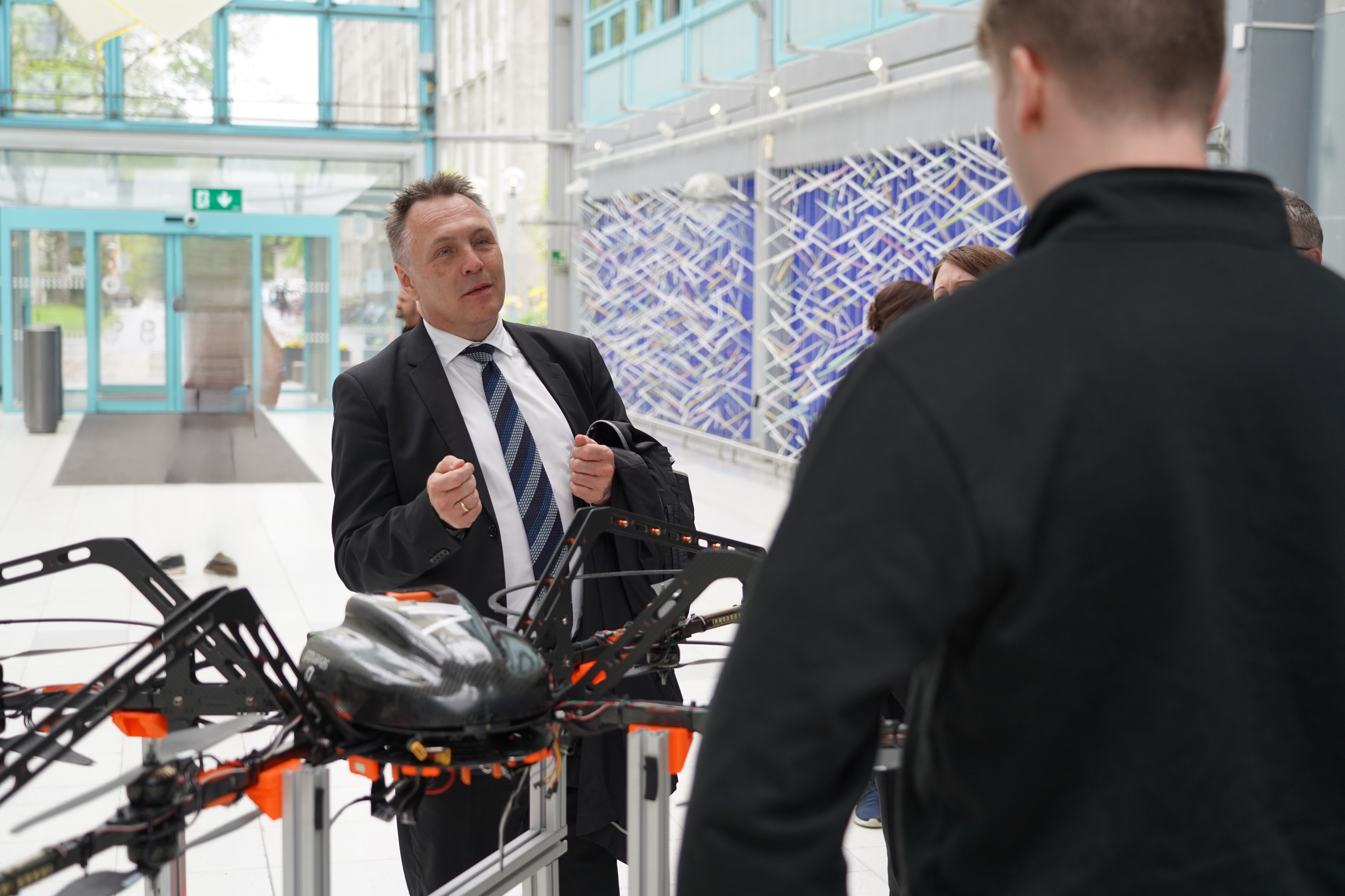 Forsvarsminister Tore O. Sandvik besøker Ascend NTNU - Foto Lars Bugge Aarset/NORDSEC